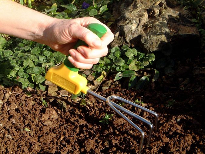 Как выбрать и установить пленочную теплицу для сада и огорода